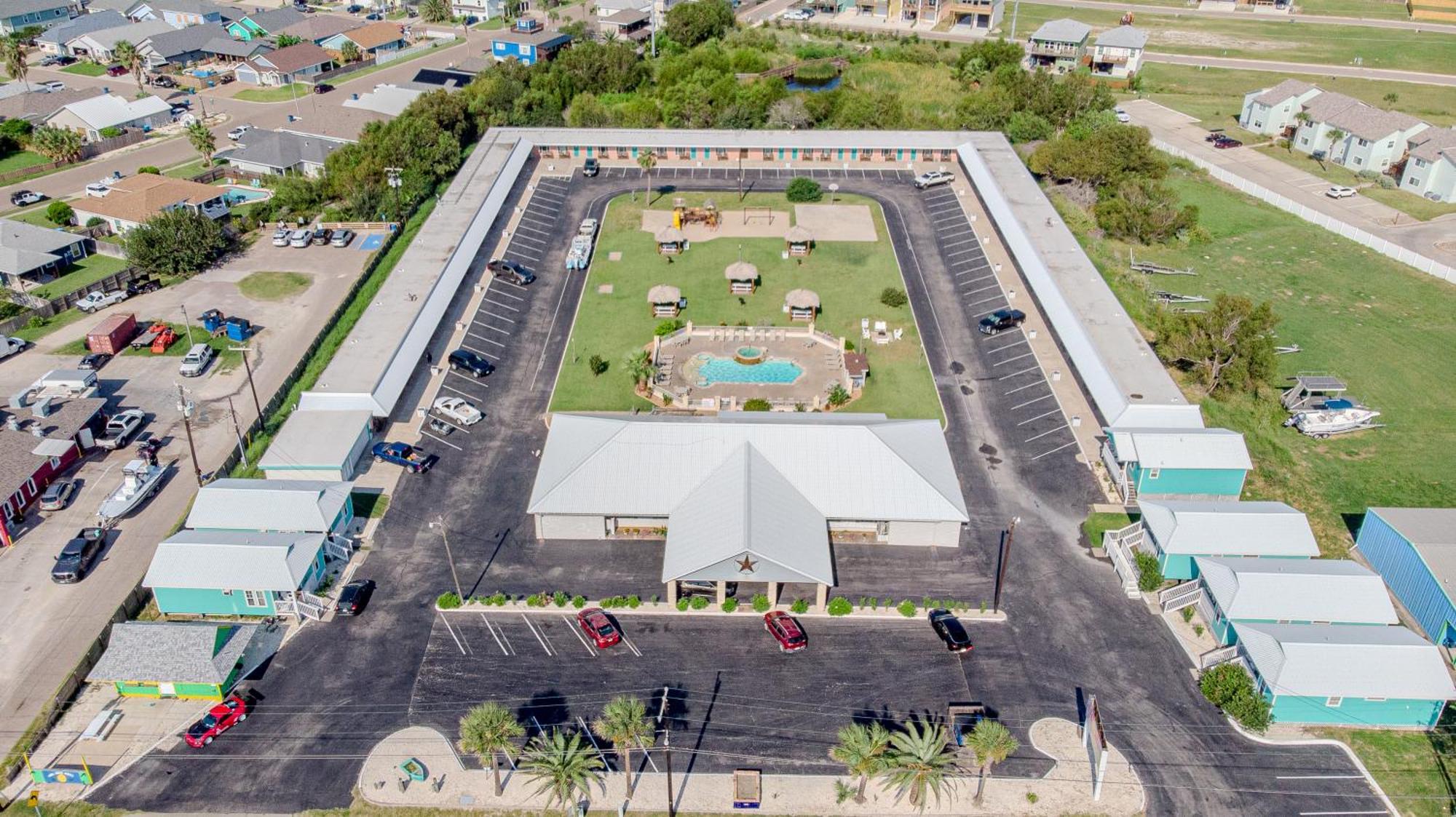 פורט ארנסס Shark Reef Resort Motel & Cottages מראה חיצוני תמונה
