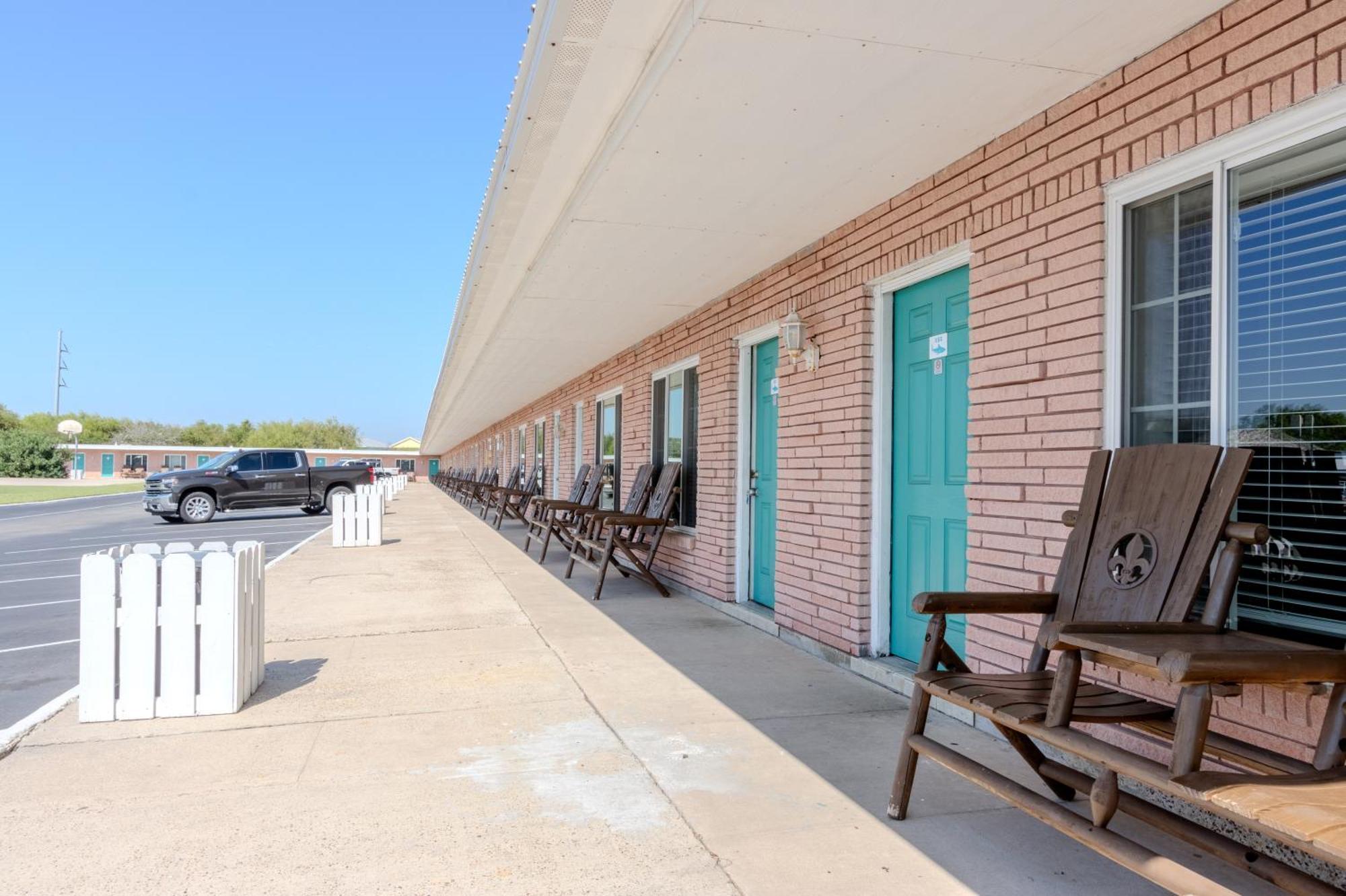 פורט ארנסס Shark Reef Resort Motel & Cottages מראה חיצוני תמונה