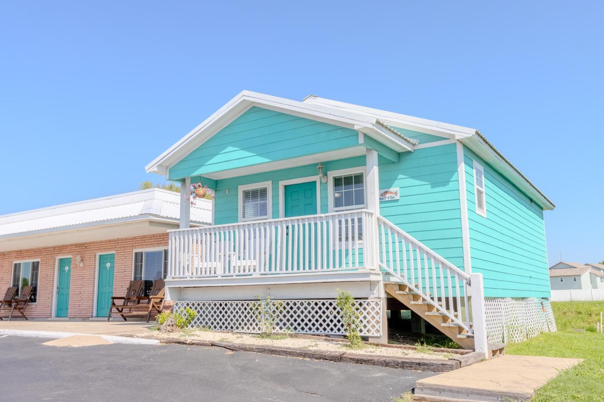 פורט ארנסס Shark Reef Resort Motel & Cottages מראה חיצוני תמונה